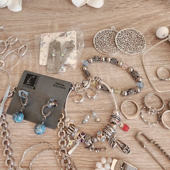 Silver Tone Jewelry Lot: Necklaces, Earrings, Bracelets & Rings All Silver Tone! - Picture 3 of 8